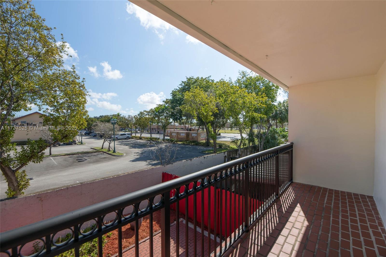 BRENTWOOD TOWNHOUSE 3 CON - Residential