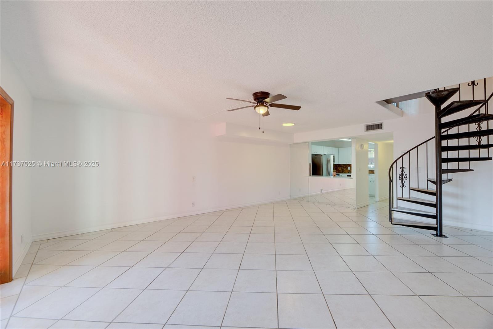 BRENTWOOD TOWNHOUSE 3 CON - Residential