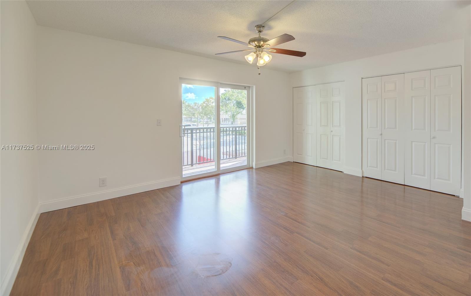 BRENTWOOD TOWNHOUSE 3 CON - Residential