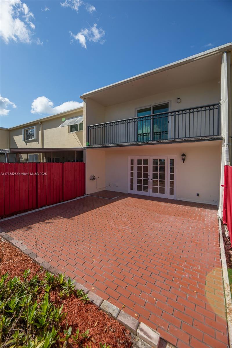 BRENTWOOD TOWNHOUSE 3 CON - Residential