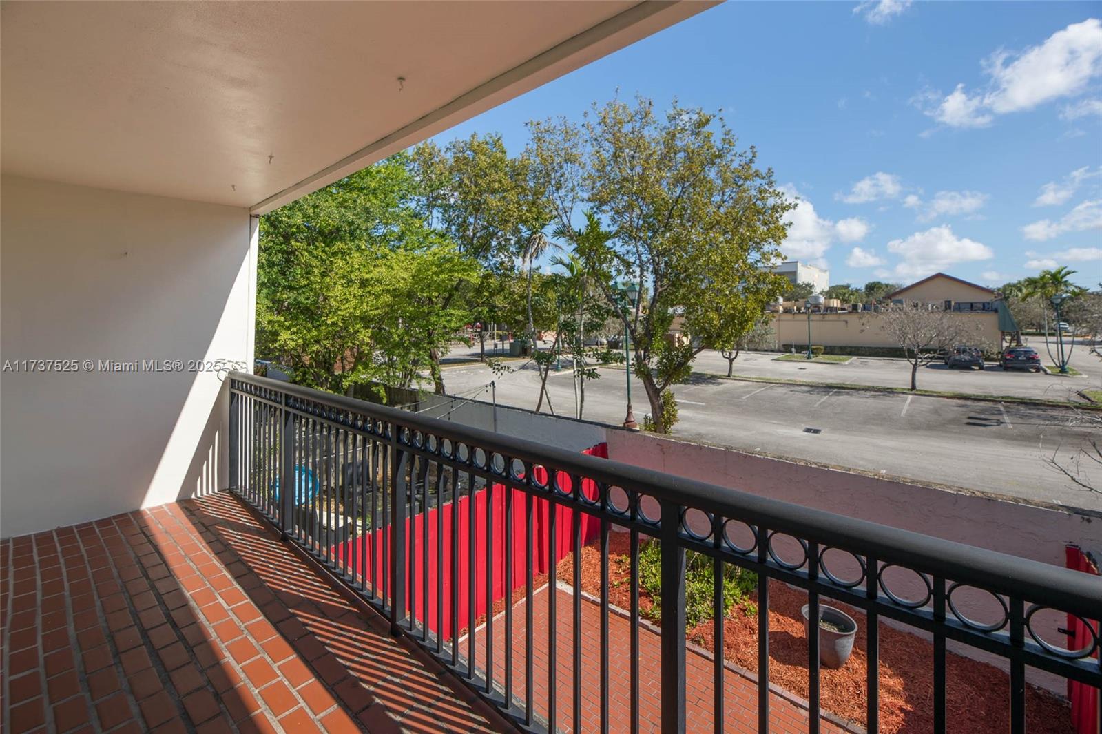 BRENTWOOD TOWNHOUSE 3 CON - Residential