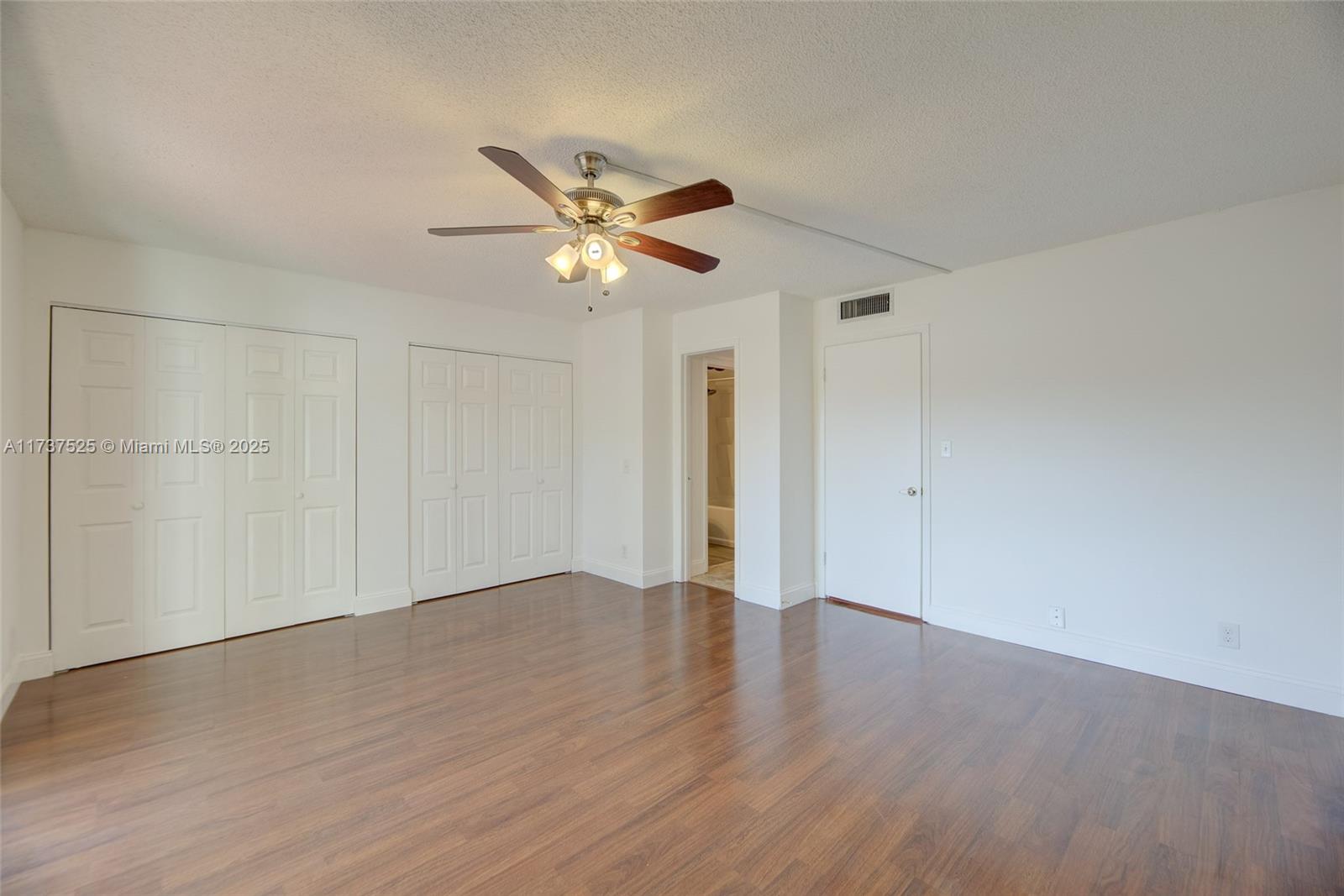 BRENTWOOD TOWNHOUSE 3 CON - Residential