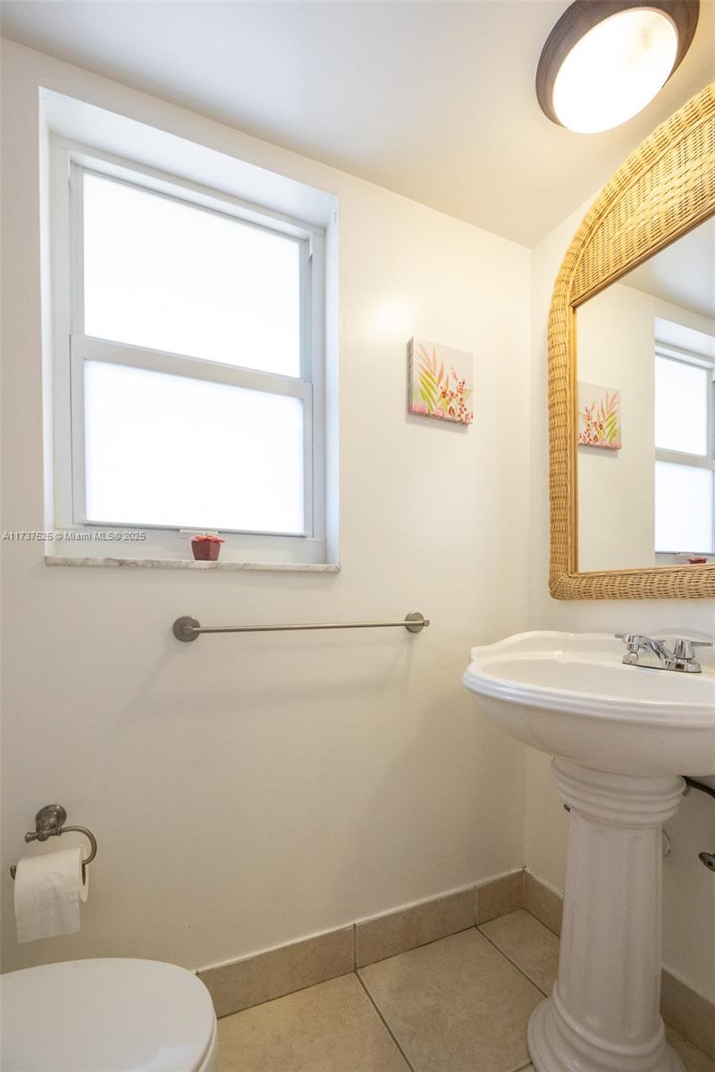 BRENTWOOD TOWNHOUSE 3 CON - Residential
