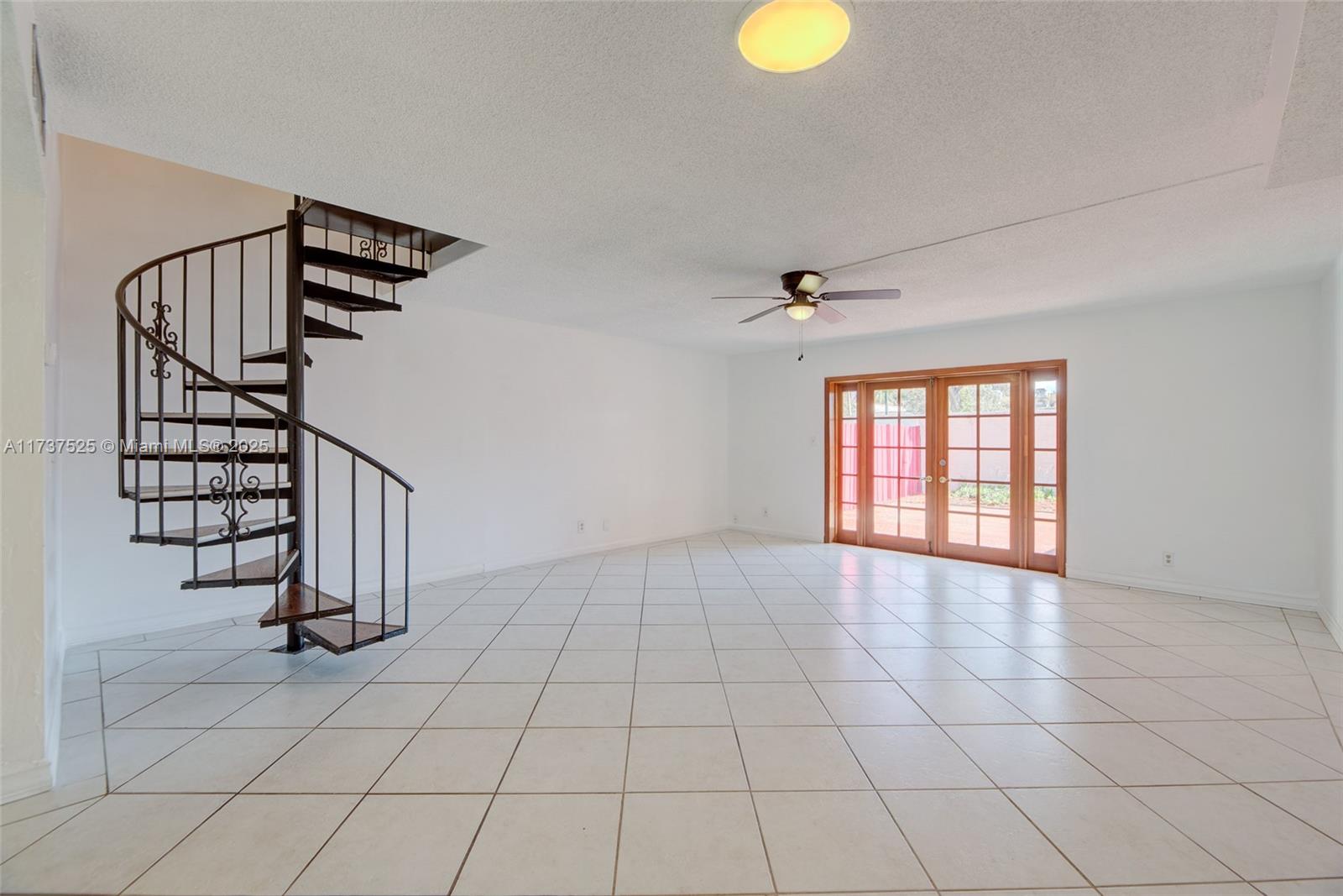 BRENTWOOD TOWNHOUSE 3 CON - Residential