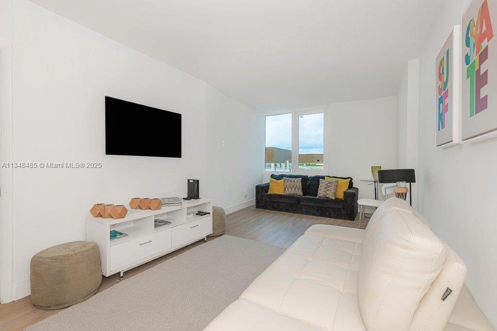 RONEY PALACE CONDO - Residential Lease