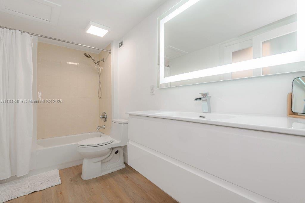 RONEY PALACE CONDO - Residential Lease
