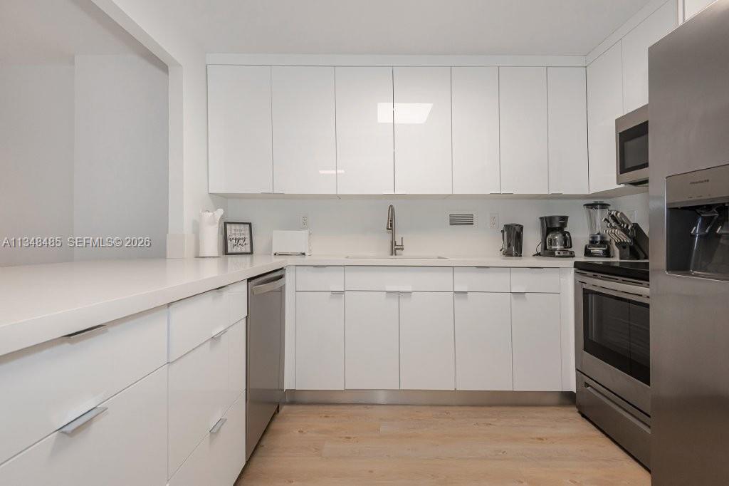 2301 Collins Ave 927