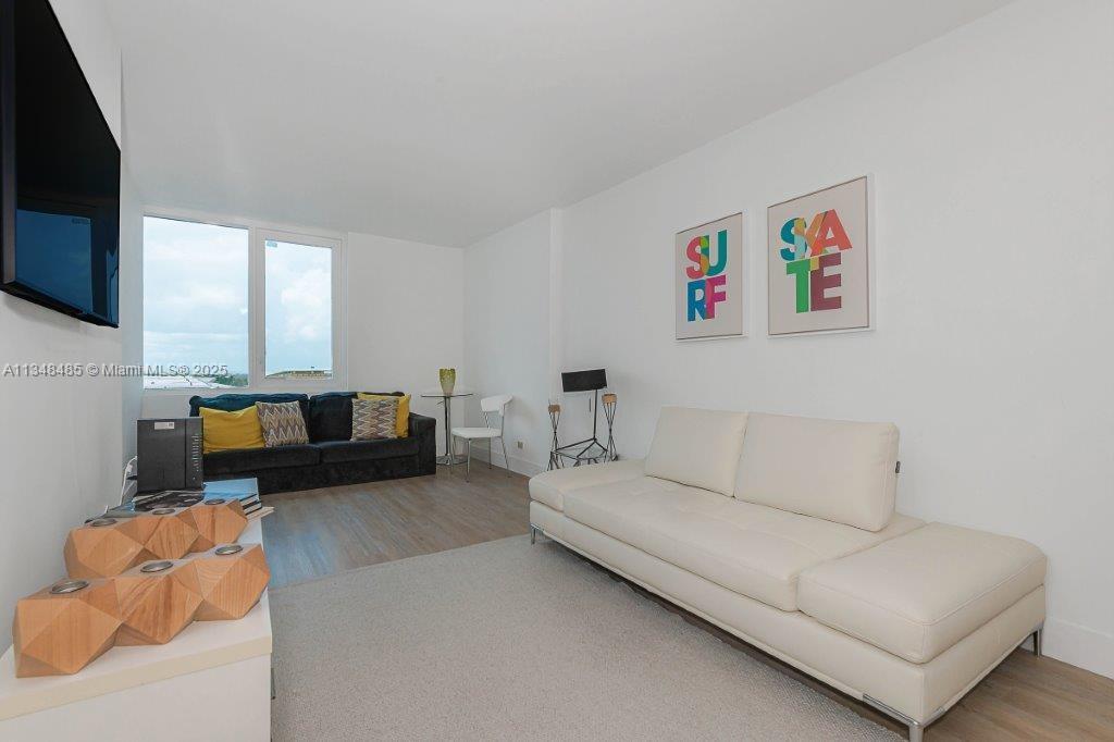 RONEY PALACE CONDO - Residential Lease