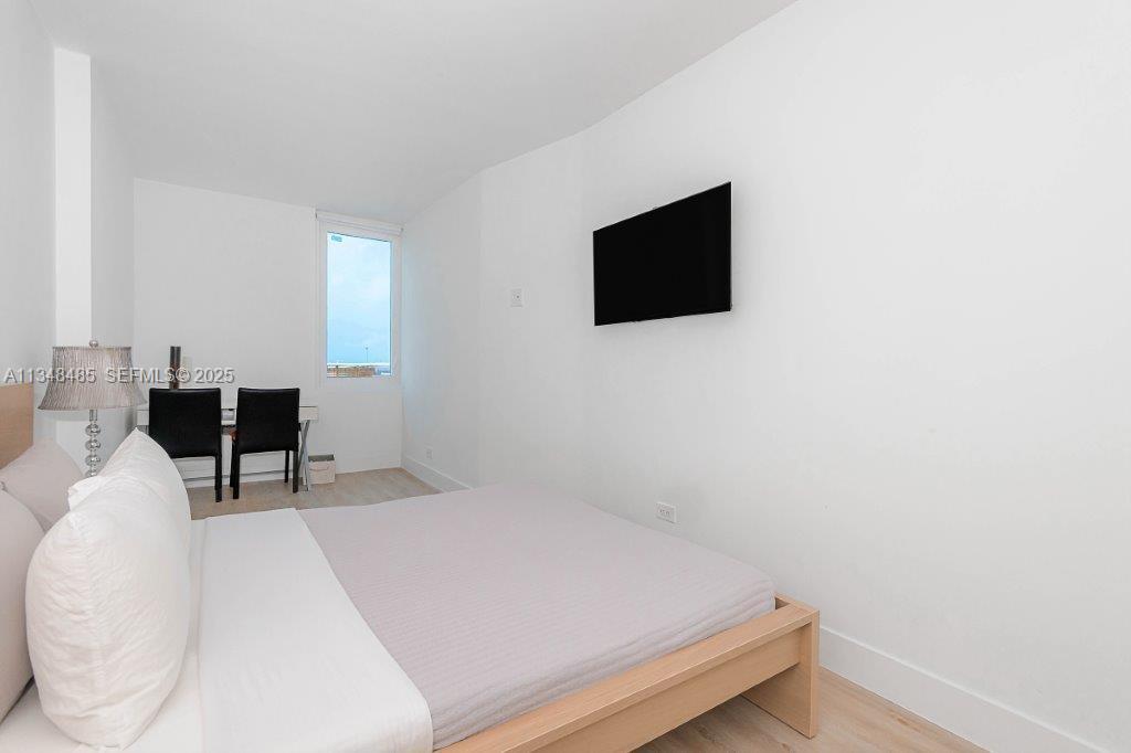 2301 Collins Ave 927