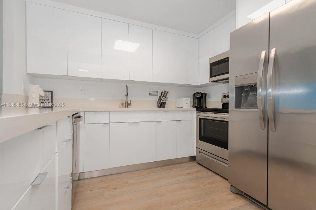 RONEY PALACE CONDO - Residential Lease