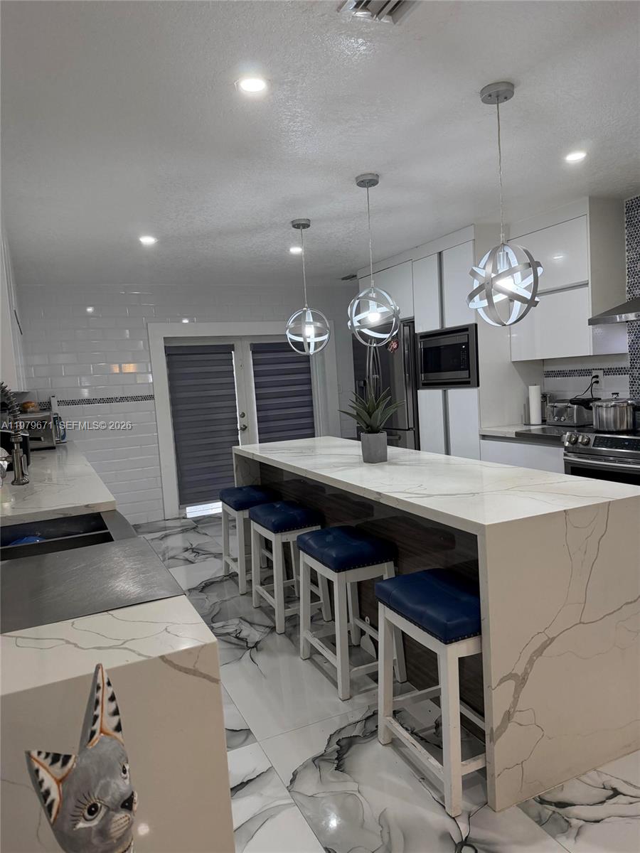 DEVON-AIRE ESTATES SEC 4 - Residential