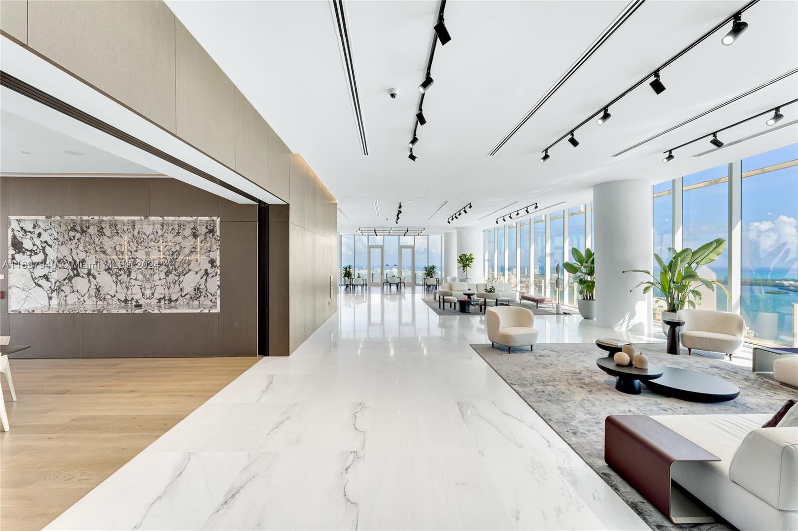 ASTON MARTIN RESIDENCES - Residential