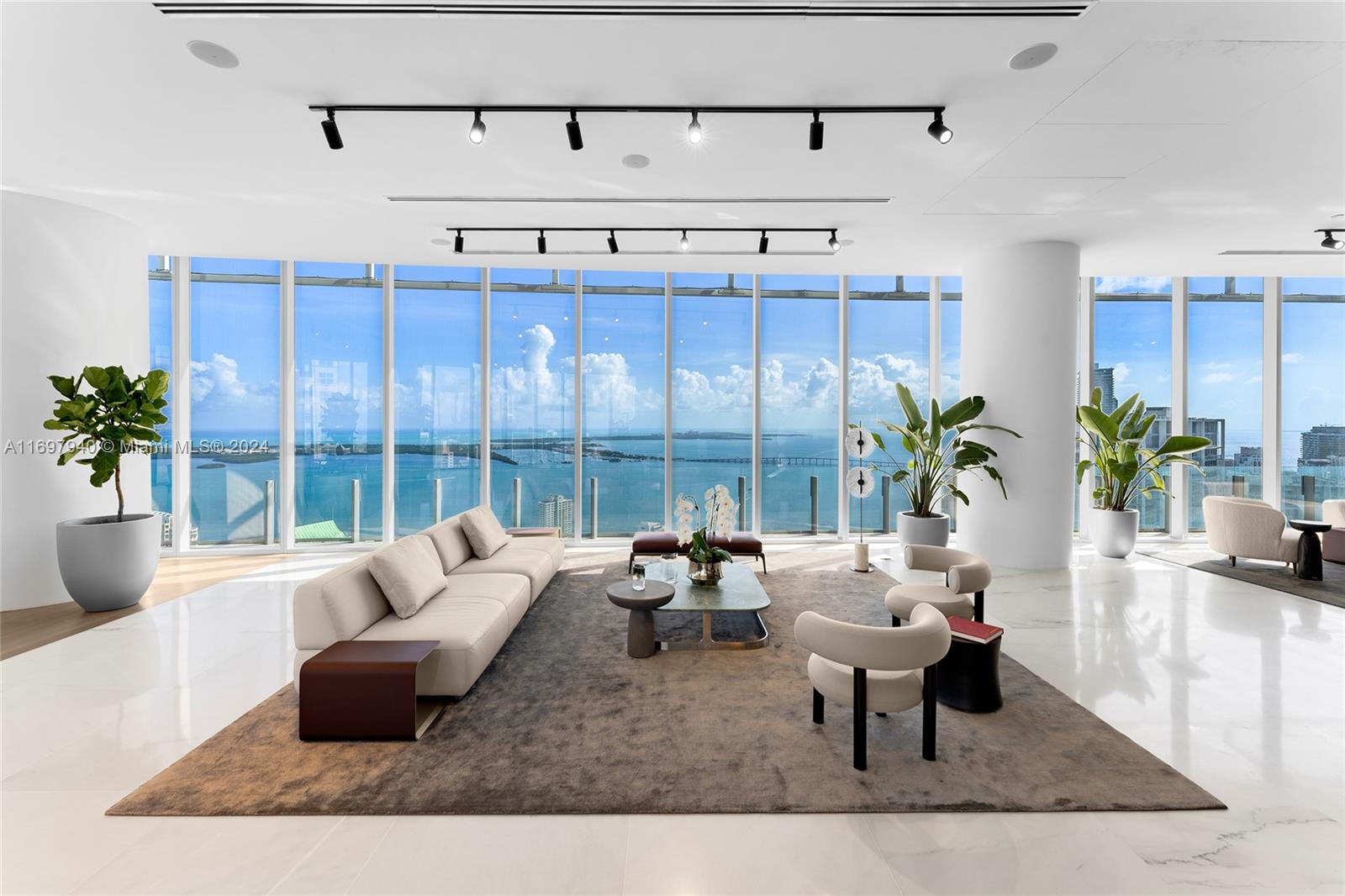 ASTON MARTIN RESIDENCES - Residential