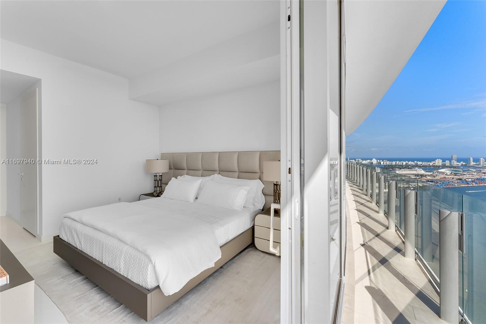 ASTON MARTIN RESIDENCES - Residential