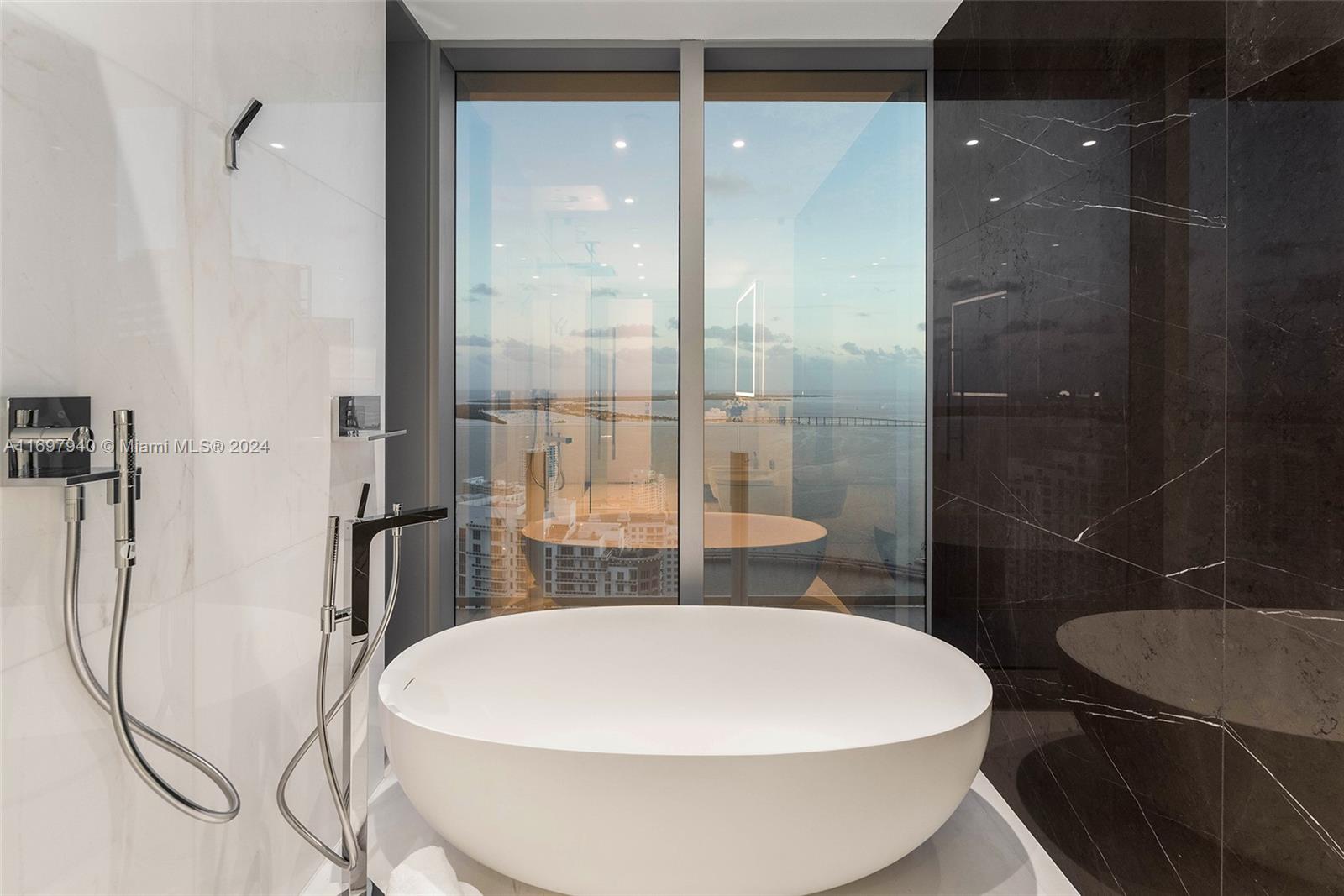 ASTON MARTIN RESIDENCES - Residential