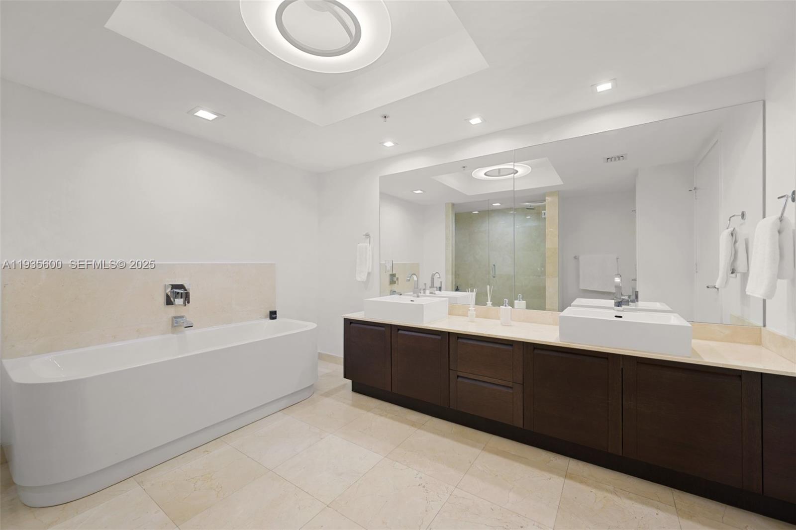 ST TROPEZ ON THE BAY II C - Residential