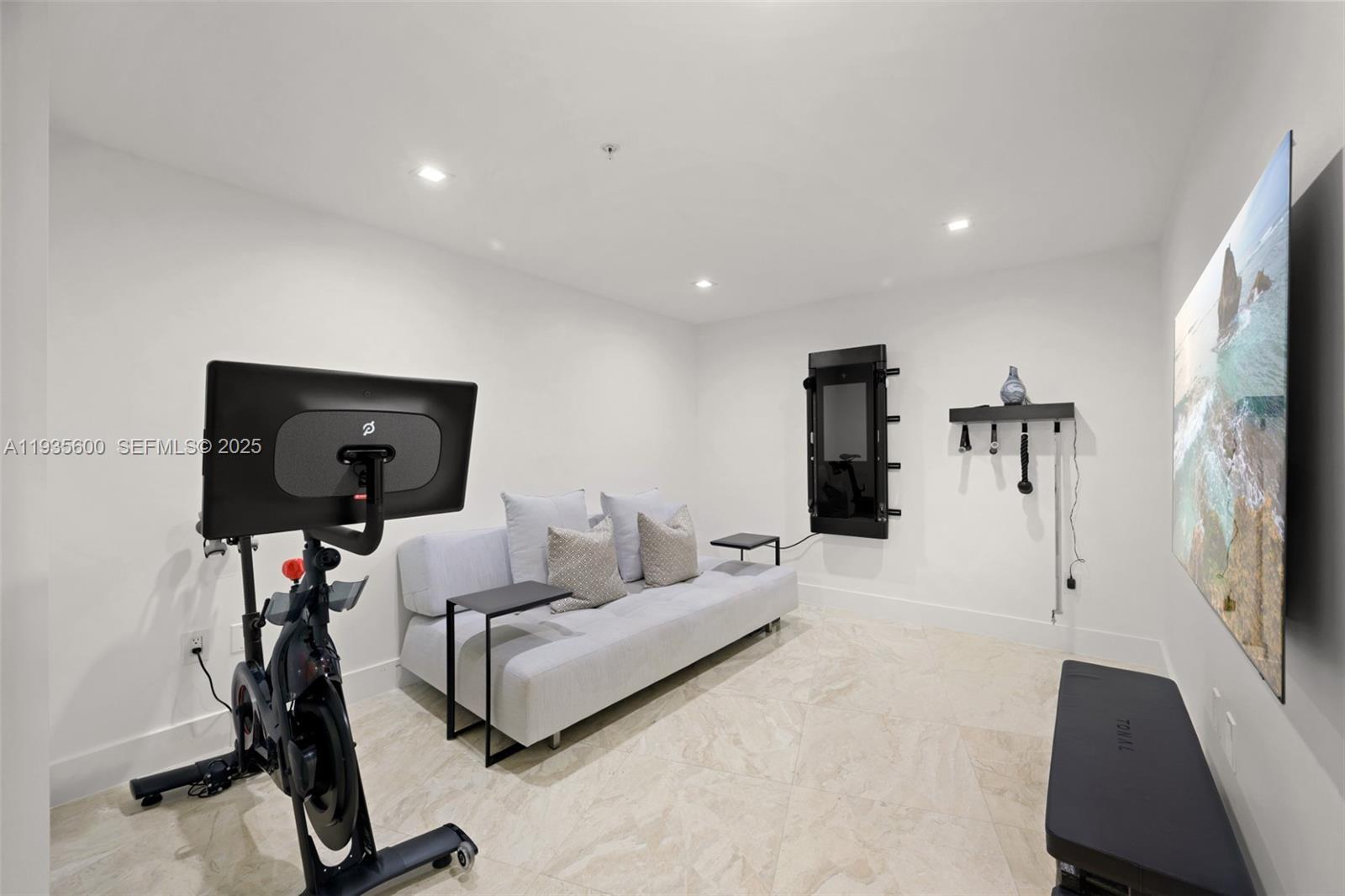 ST TROPEZ ON THE BAY II C - Residential