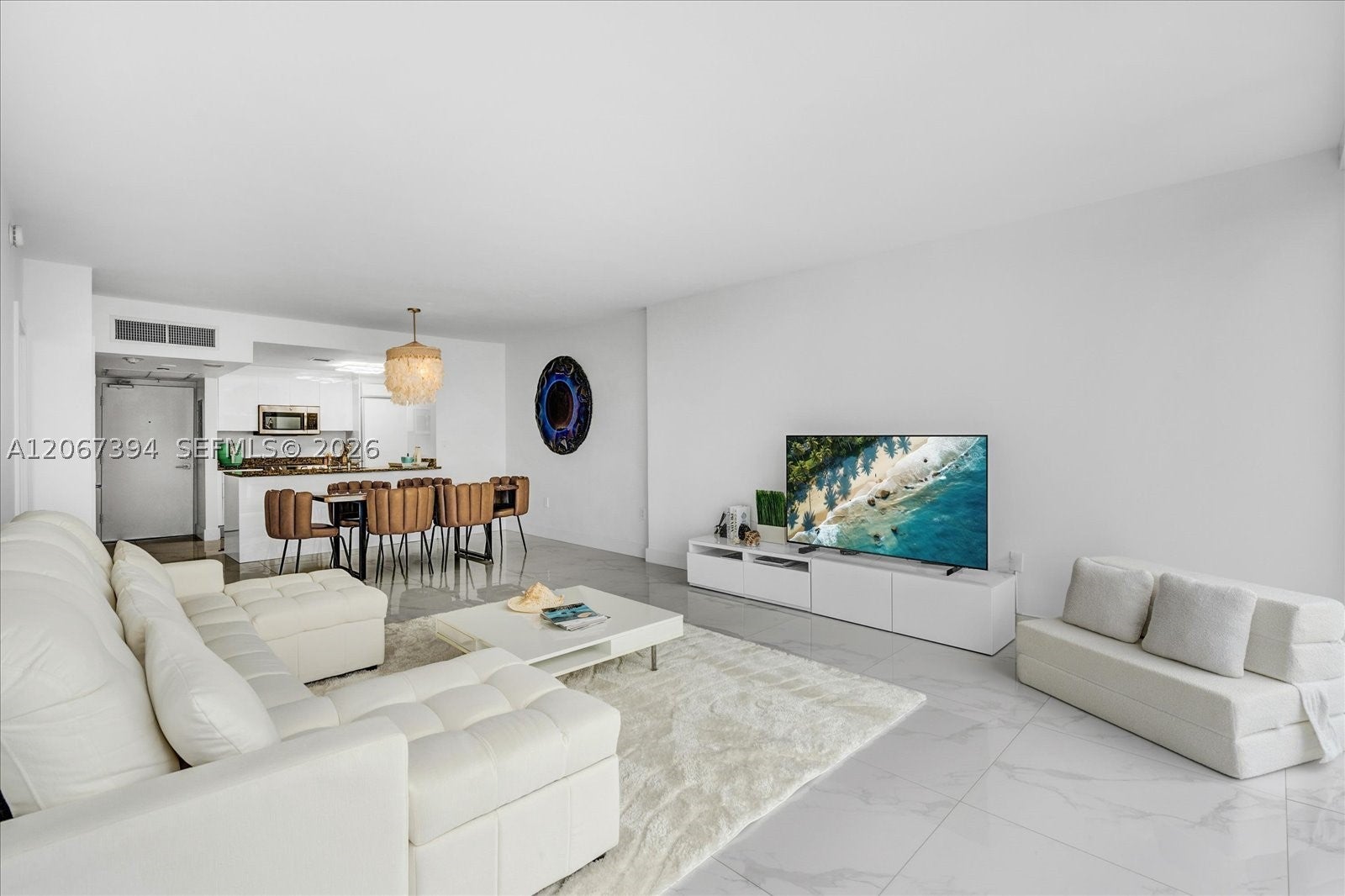 10275 Collins Ave 916