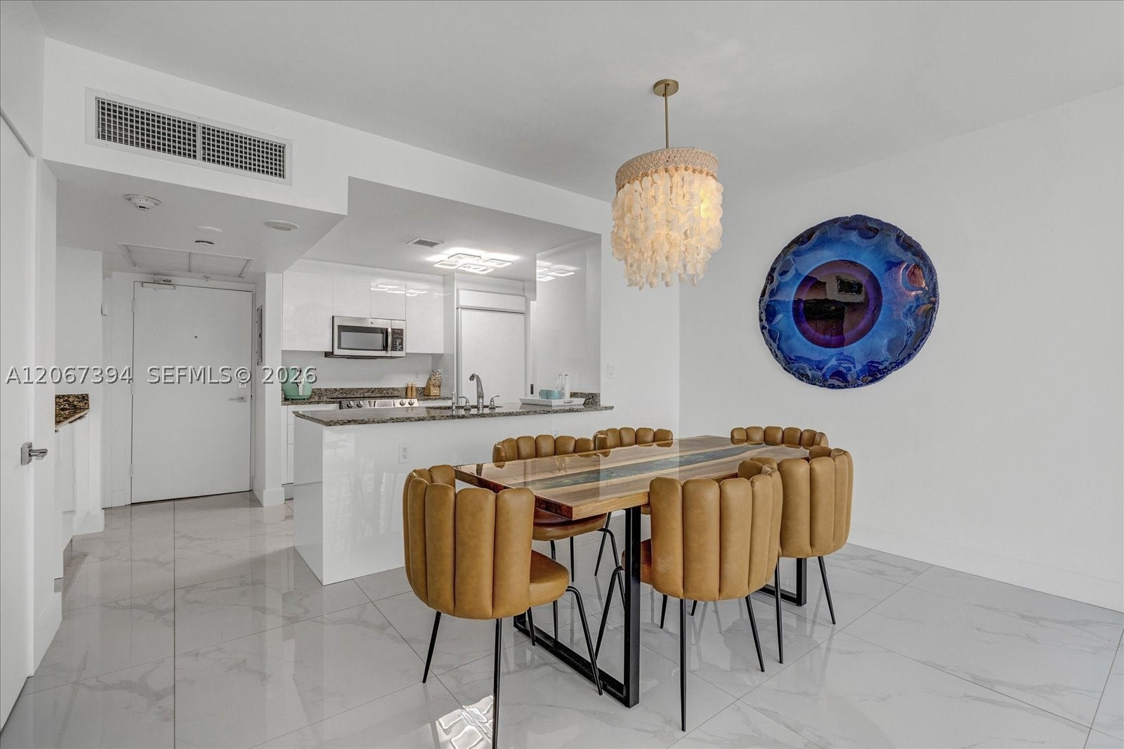 10275 Collins Ave 916