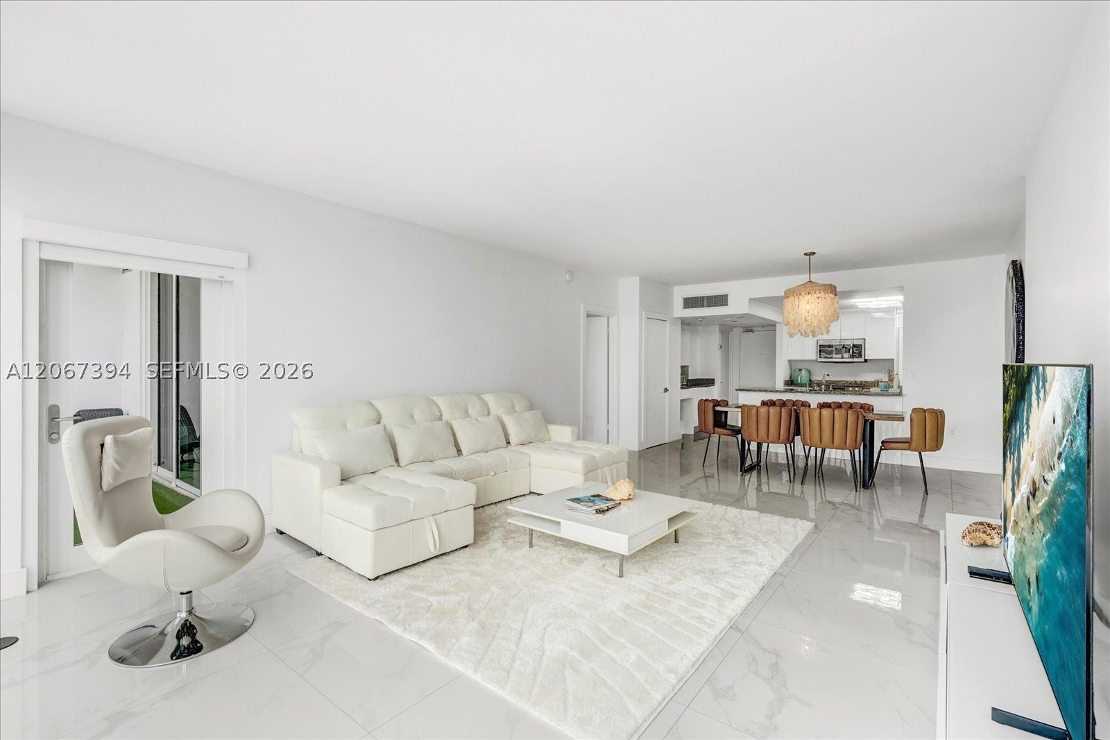 10275 Collins Ave 916