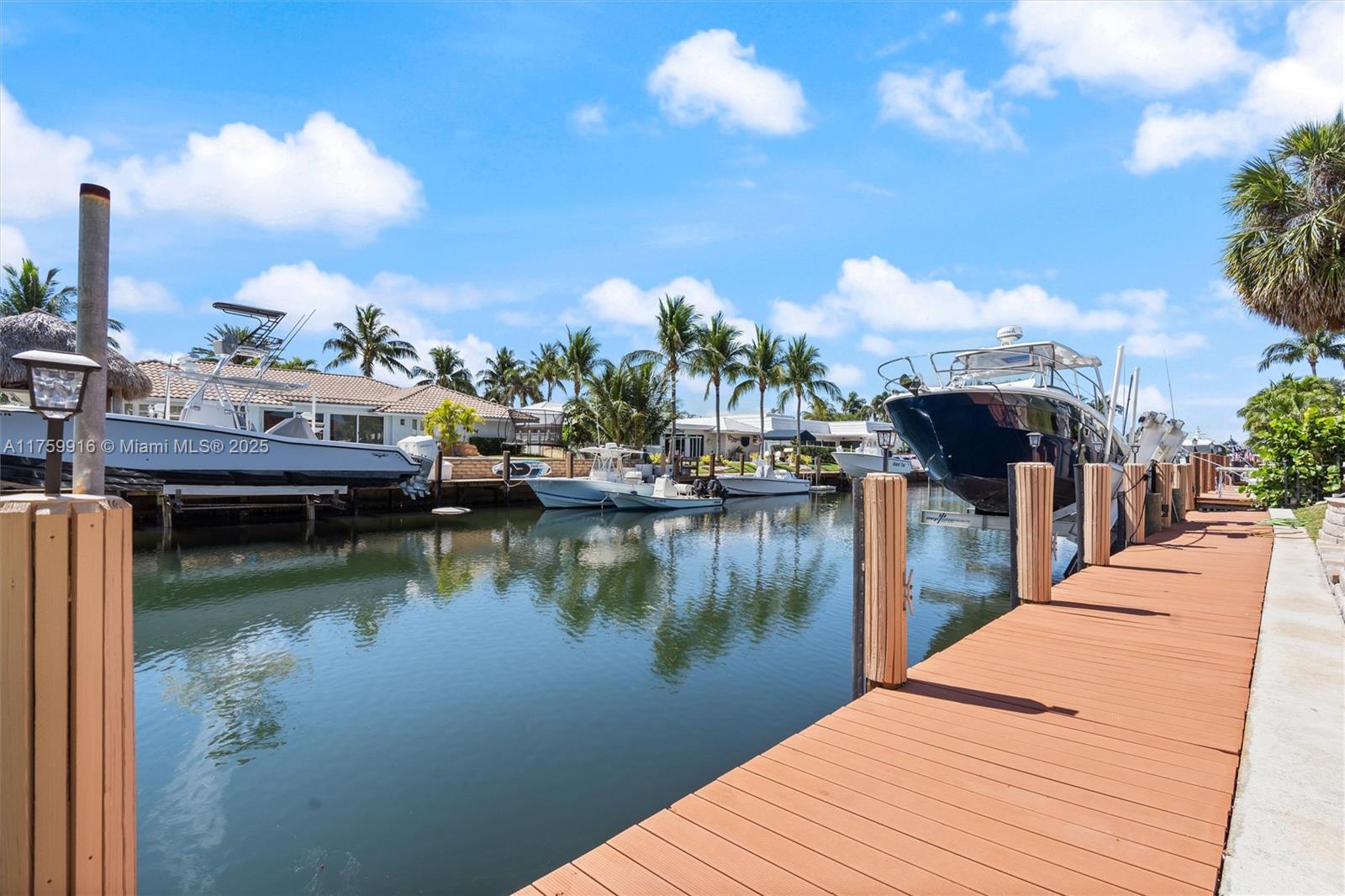 CORAL KEY VILLAS 6TH SEC - Residential