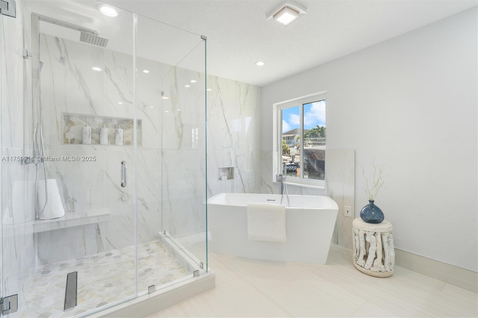 CORAL KEY VILLAS 6TH SEC - Residential