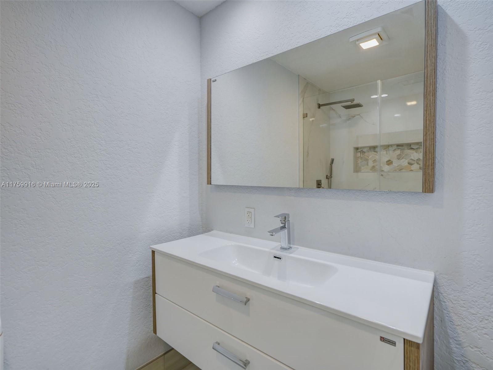 CORAL KEY VILLAS 6TH SEC - Residential