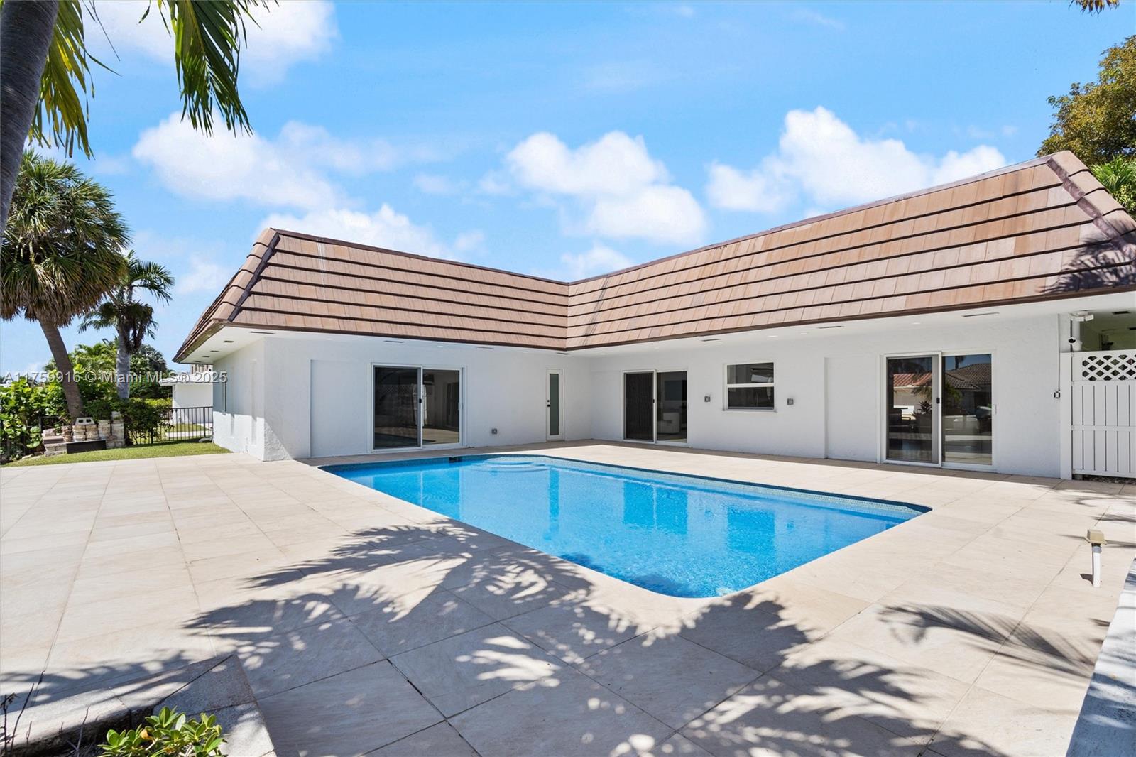 CORAL KEY VILLAS 6TH SEC - Residential