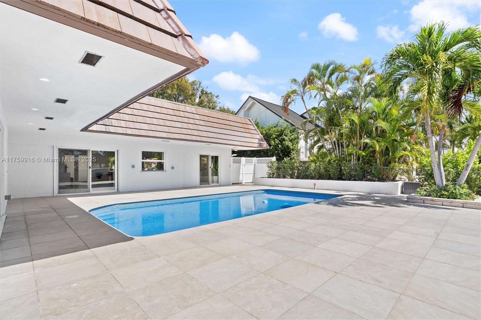 CORAL KEY VILLAS 6TH SEC - Residential