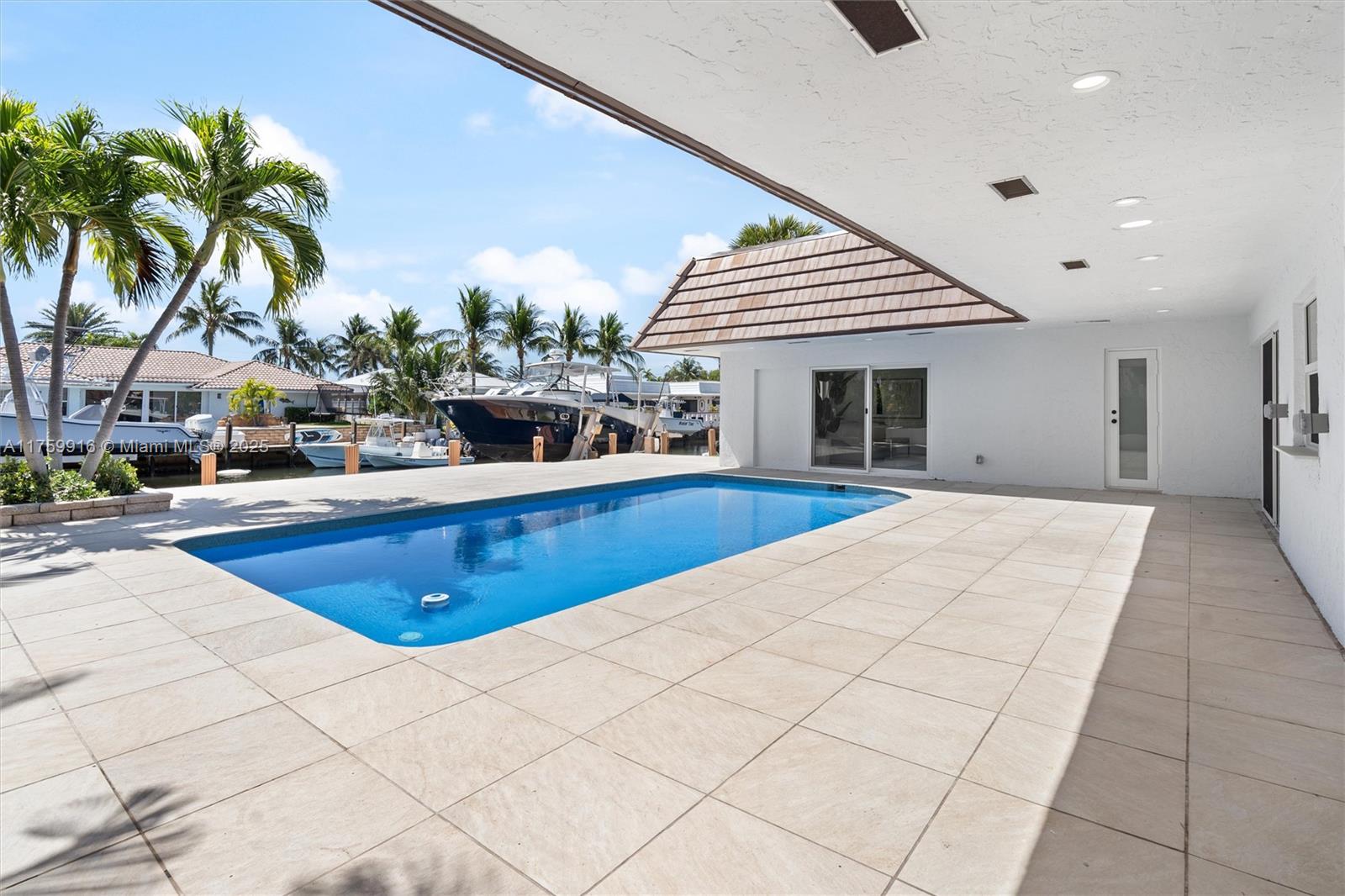 CORAL KEY VILLAS 6TH SEC - Residential