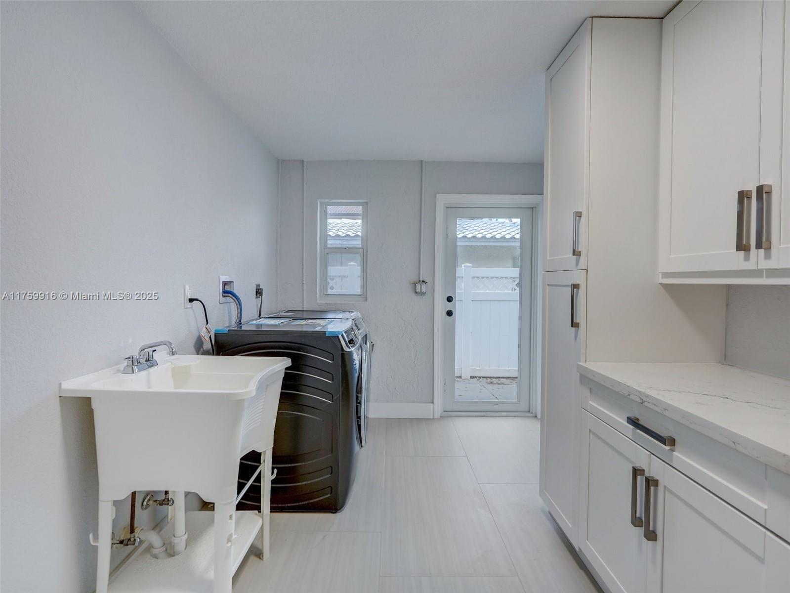 CORAL KEY VILLAS 6TH SEC - Residential
