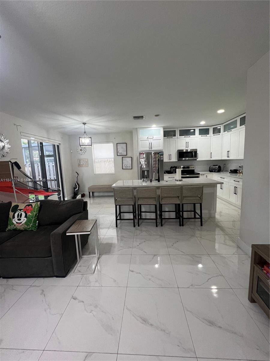 16548 SW 43rd Ln, Miami, FL, 33185/$799,990 4 16548 SW 43rd Ln