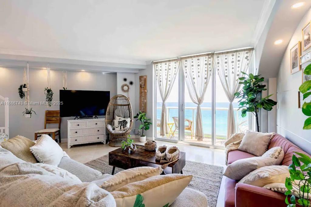 TIDES ON HOLLYWOOD BEACH - Residential Lease