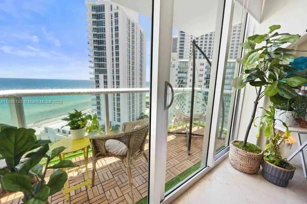 TIDES ON HOLLYWOOD BEACH - Residential Lease