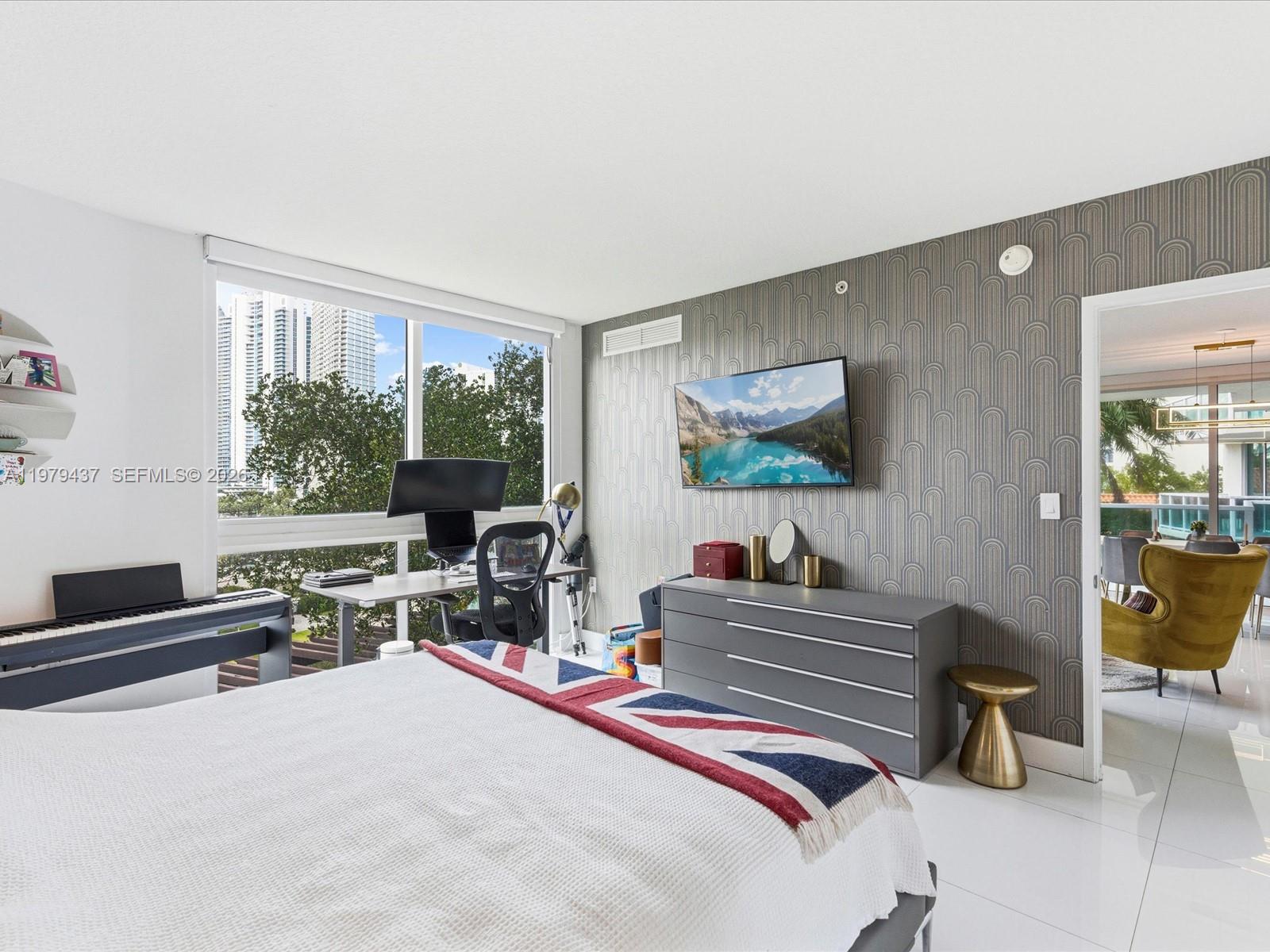 ST TROPEZ ON THE BAY II C - Residential