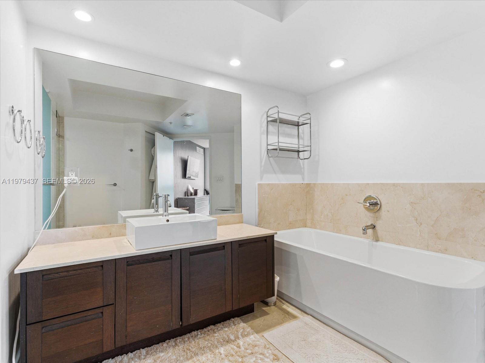 ST TROPEZ ON THE BAY II C - Residential