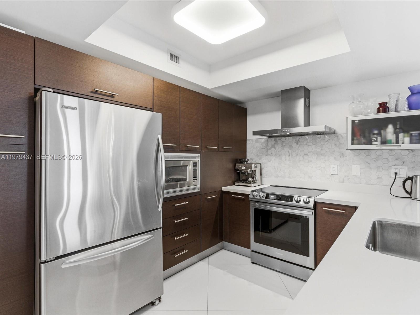 ST TROPEZ ON THE BAY II C - Residential