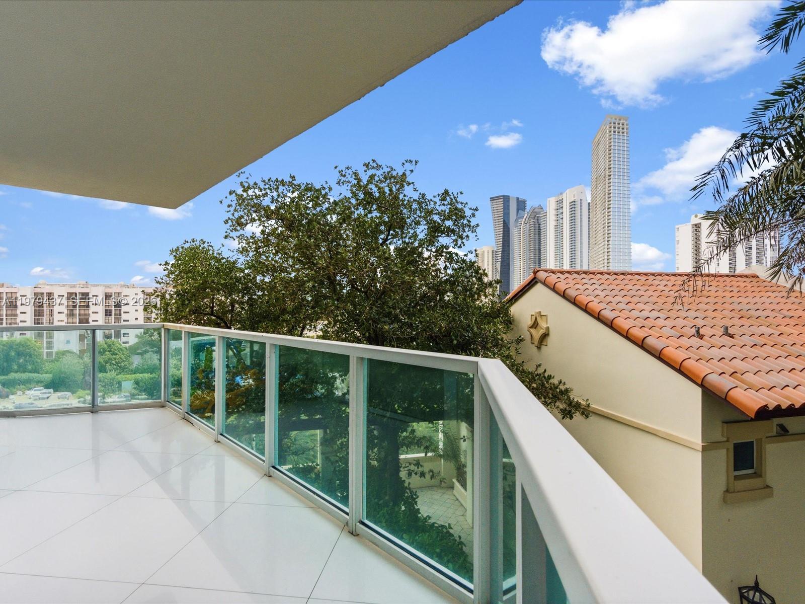 ST TROPEZ ON THE BAY II C - Residential