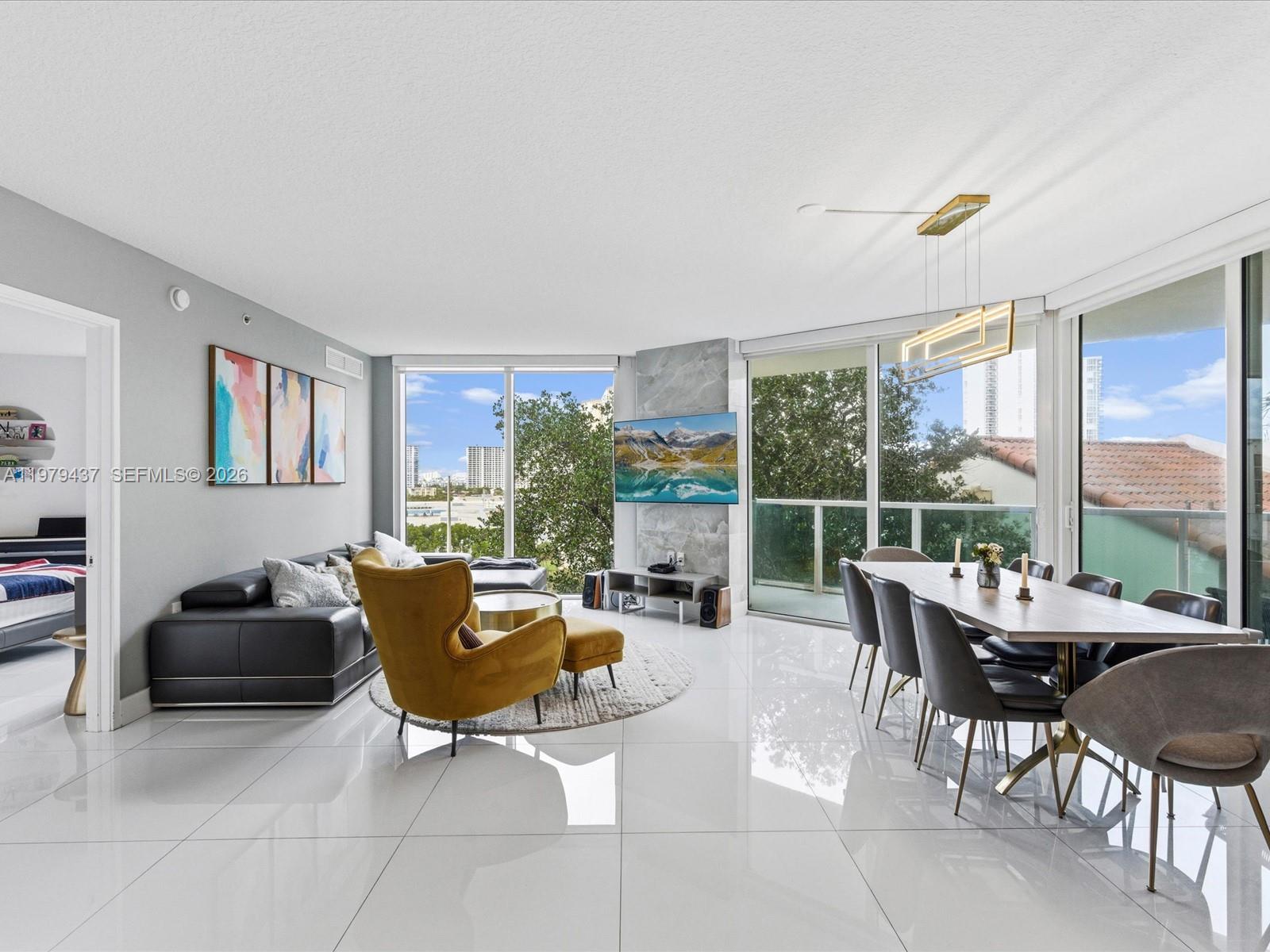 ST TROPEZ ON THE BAY II C - Residential