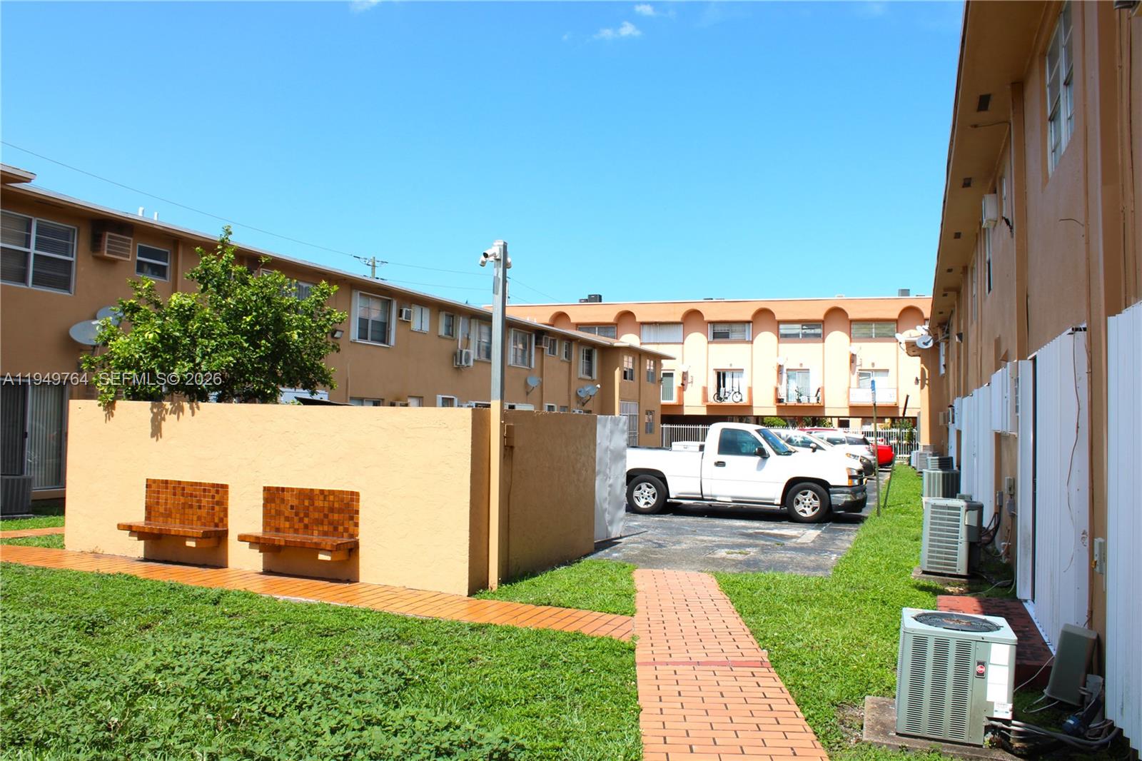 FIVE ARCHES CONDO - Residential