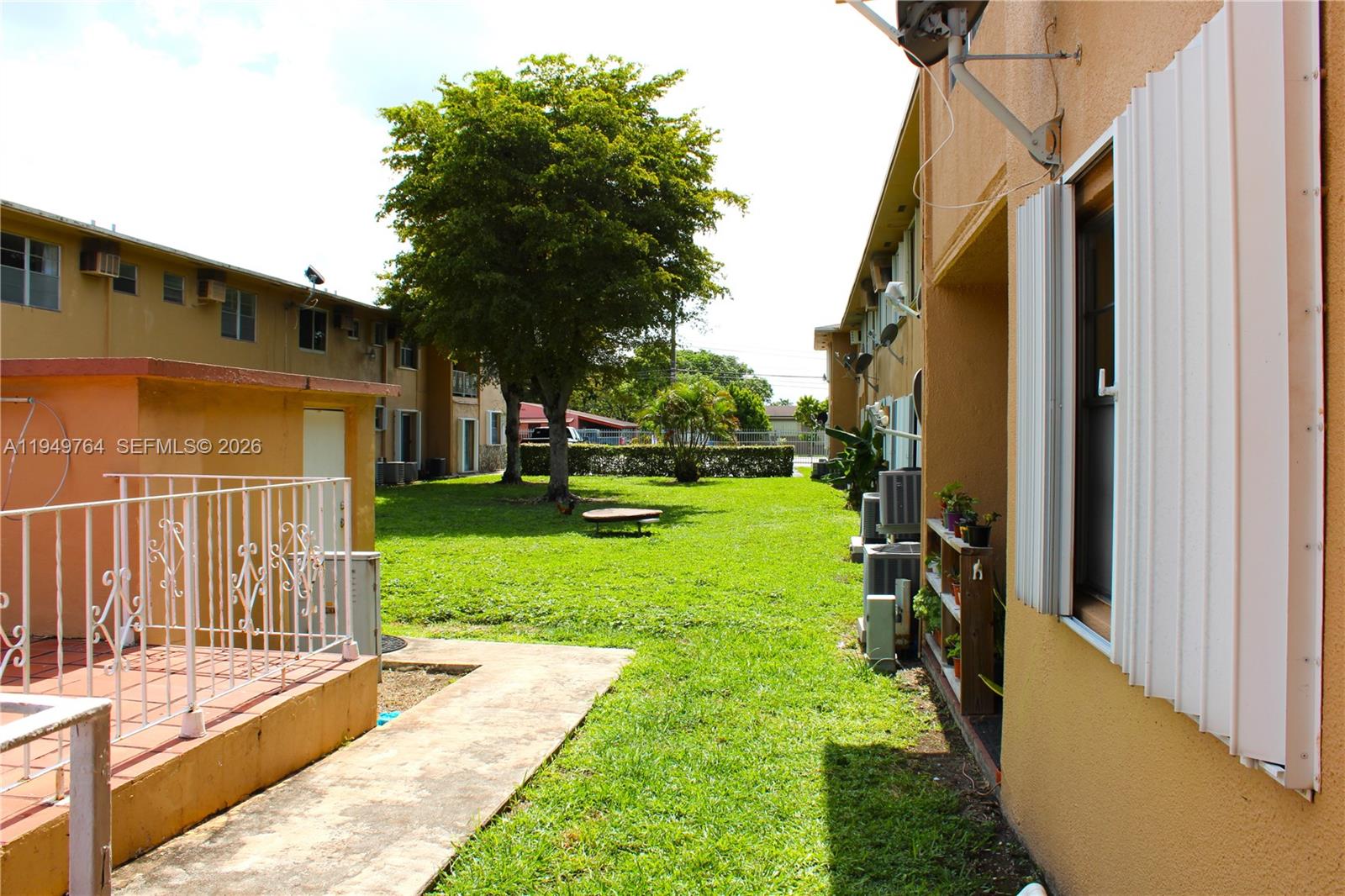 FIVE ARCHES CONDO - Residential