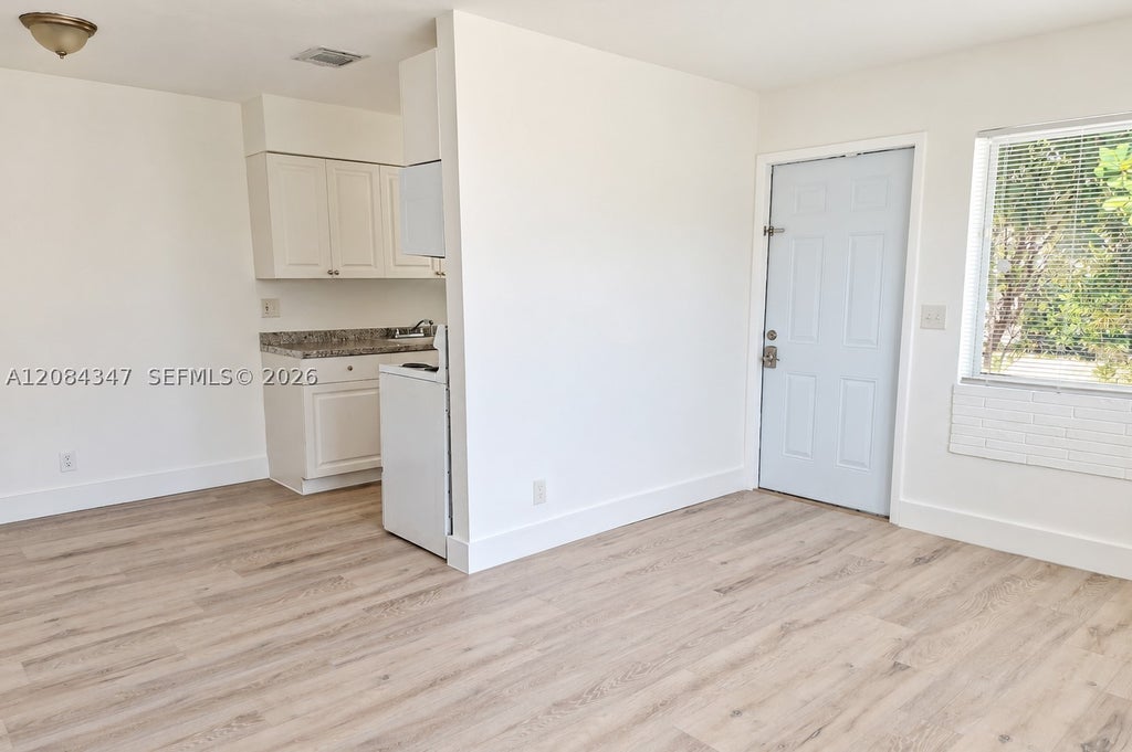 Photo of 300 SE 9th Ct #4, Hallandale Beach, FL 33009 (MLS # A12084347)