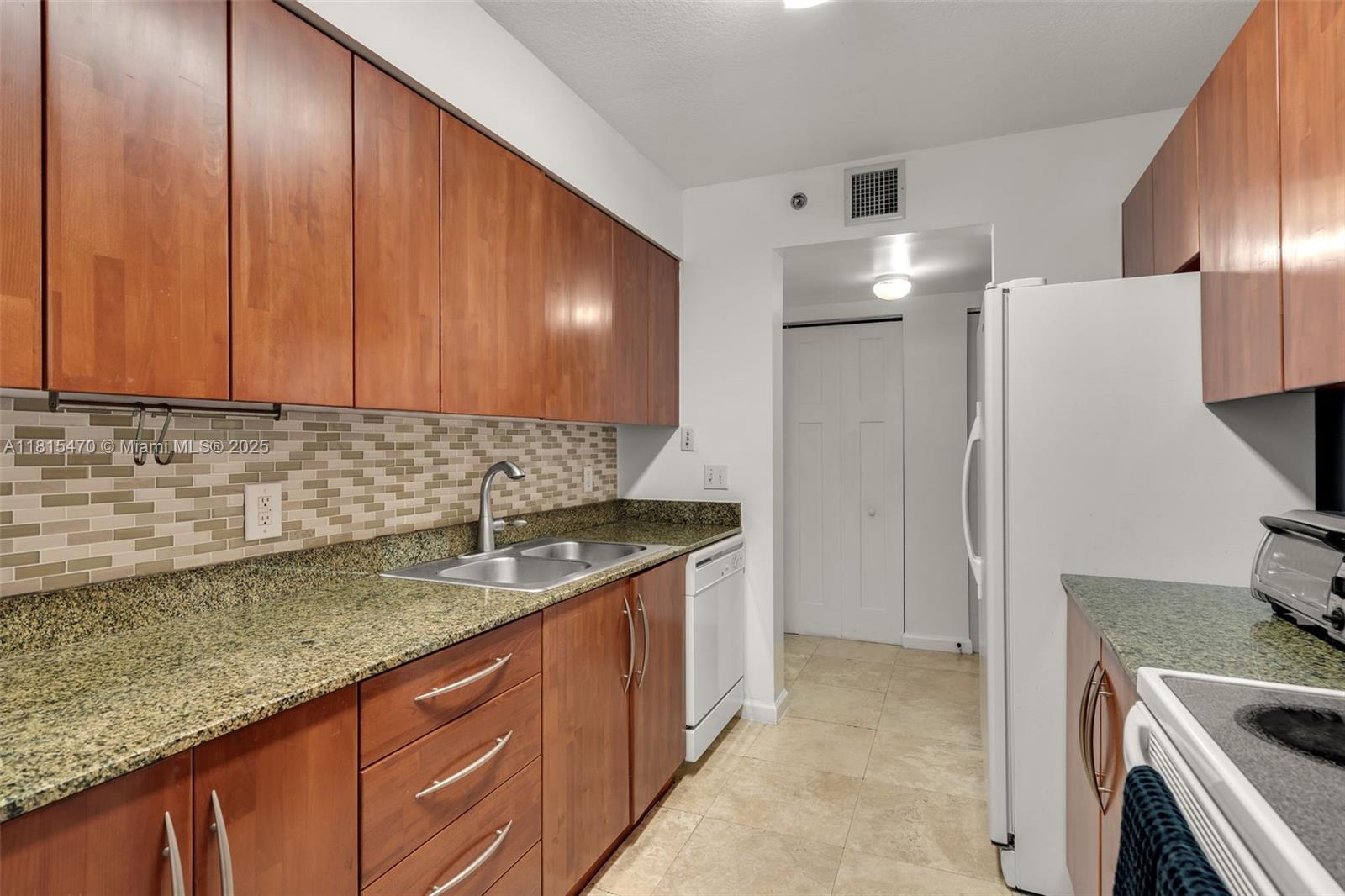 THE CLUB AT BRICKELL BAY - Residential Lease