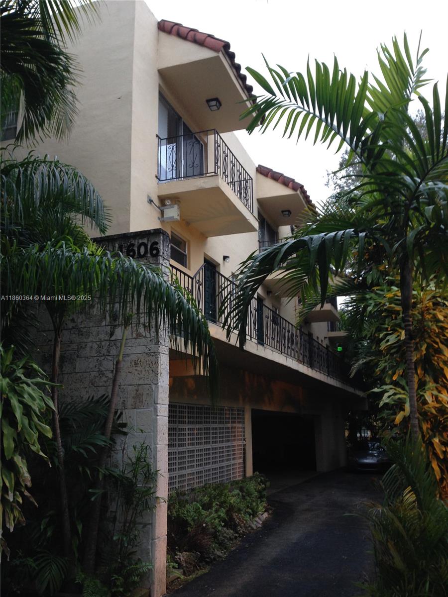 TWO STORY CONDOMINIUM CENTRALLY LOCATED IN THE HEART OF CORAL GABLES. WALKING DISTANCE TO MIRACLE MILE AND DOWNTOWN CORAL GABLES. APARTMENT FEATURES AN UPDATED KITCHEN WITH STAINLESS STEEL APPLIANCES AND QUARTZ COUNTERTOPS, CENTRAL A/C, TILE FLOORS, A SPACIOUS BALCONY, WASHER AND DRYER IN UNIT, AND COVERED PARKING. MOVE IN REQUIRES $6,900 (FIRST, LAST & SECURITY) AND A $50 BACKGROUND CHECK PER PERSON.
