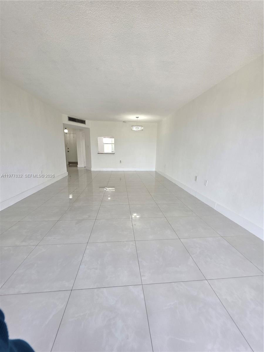 ROLLING GREEN CONDO E - Residential Lease