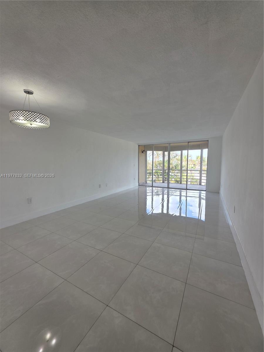 ROLLING GREEN CONDO E - Residential Lease