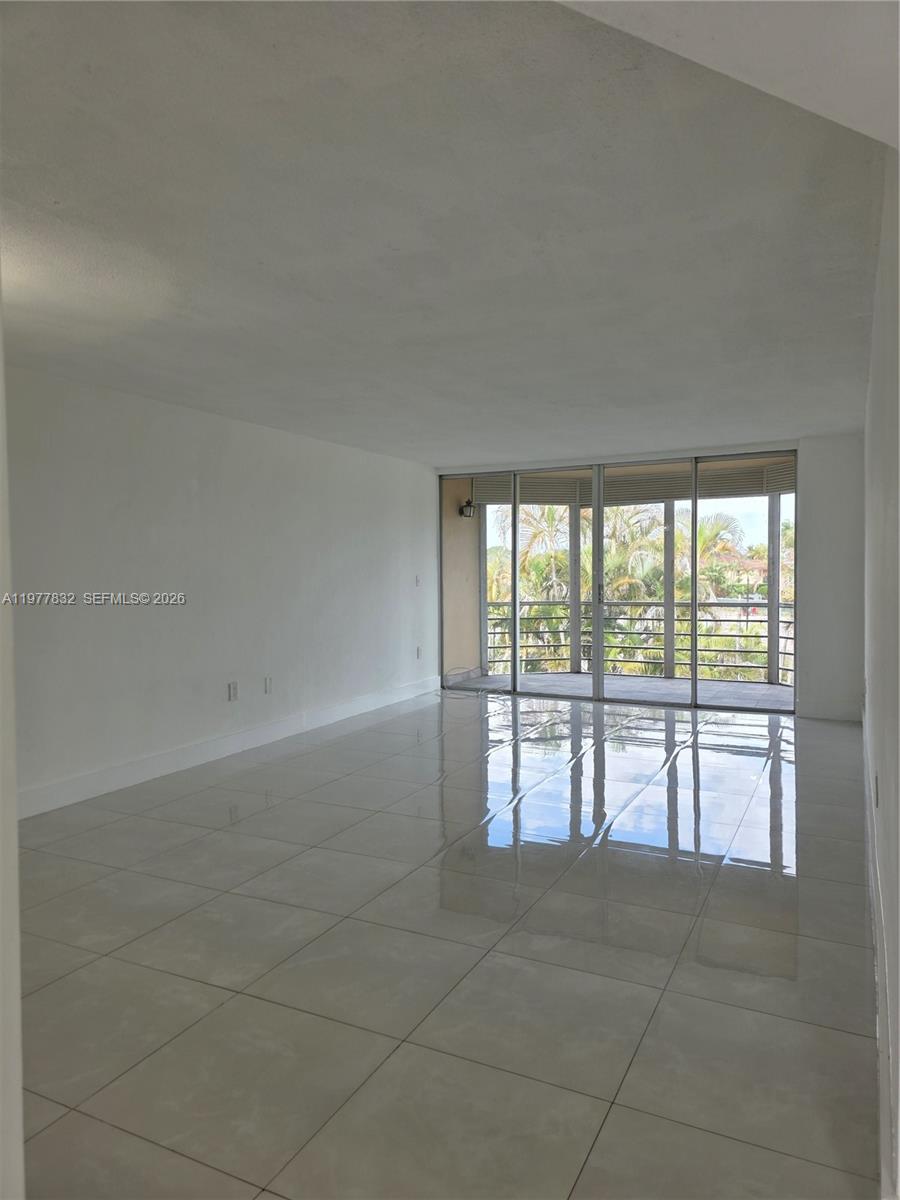 ROLLING GREEN CONDO E - Residential Lease