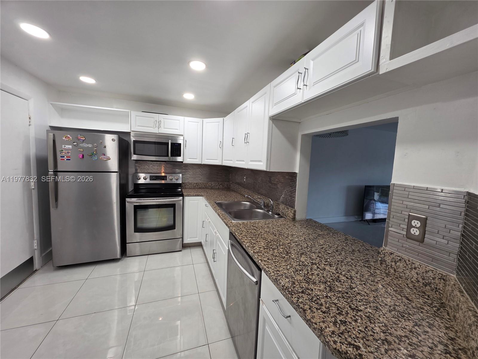 ROLLING GREEN CONDO E - Residential Lease