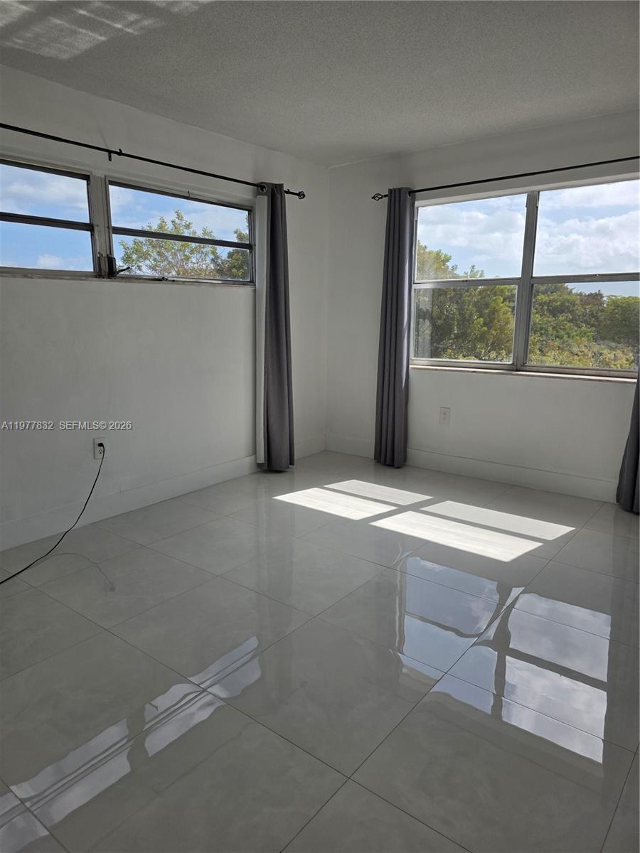 ROLLING GREEN CONDO E - Residential Lease