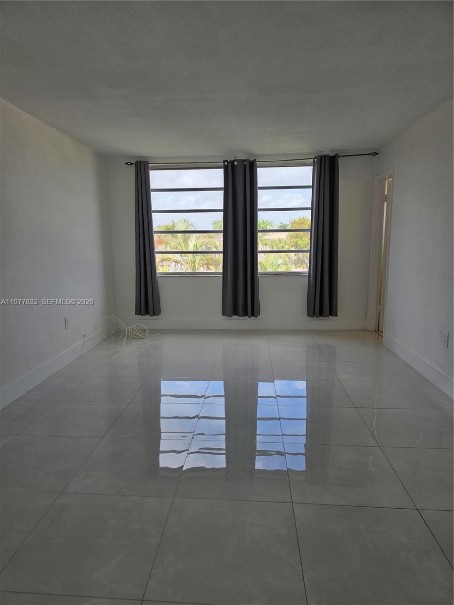 ROLLING GREEN CONDO E - Residential Lease